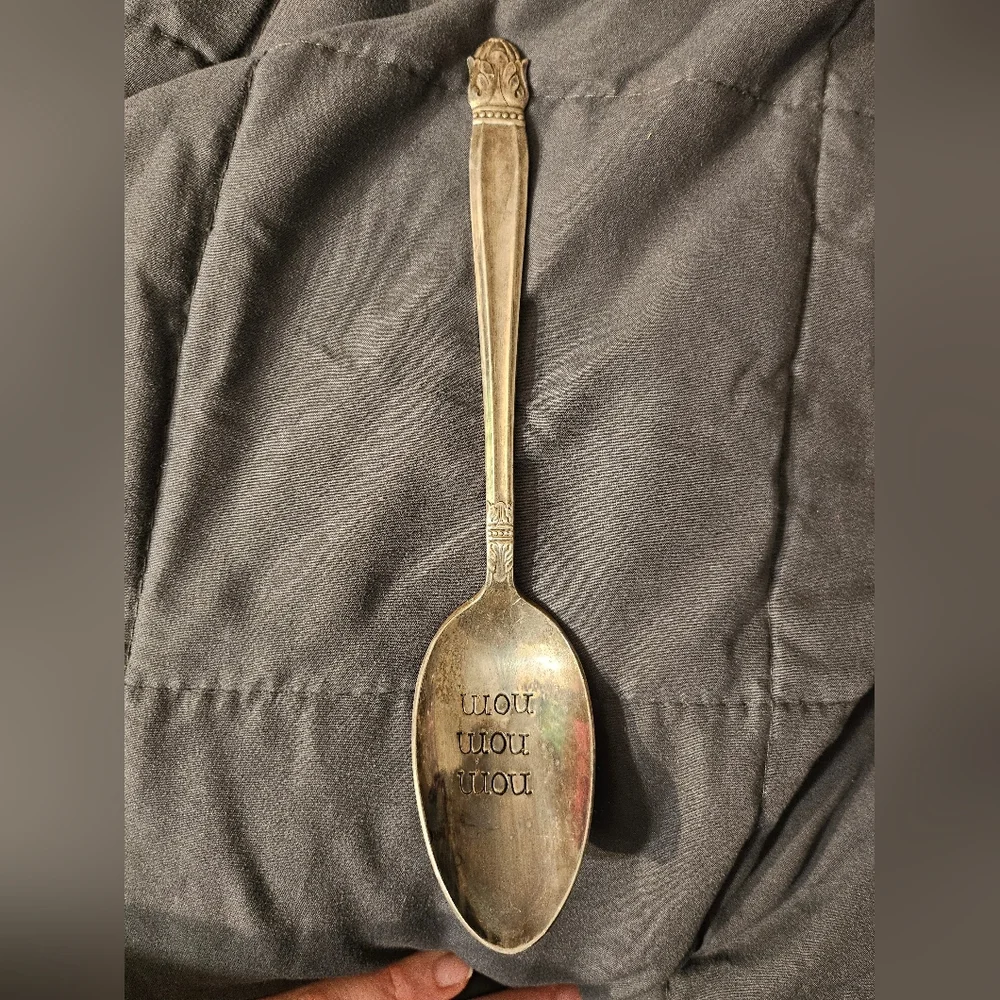 Holmes & Edwards Inlaid Silverplate‎ Spoon Vintage “Nom Nom Nom”